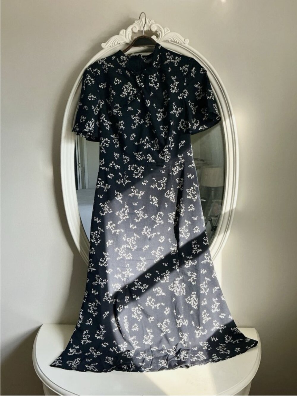 French Connection Black Floral Midi Dress Size 6 Short Sleeve Twist Neck Airy